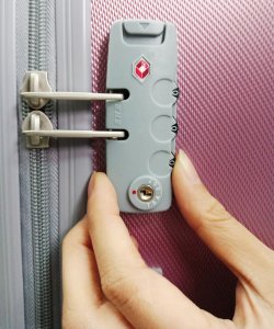 Cách Đặt Mật Khẩu Vali Khóa Số TSA Đơn Giản Nhất 3 2 2